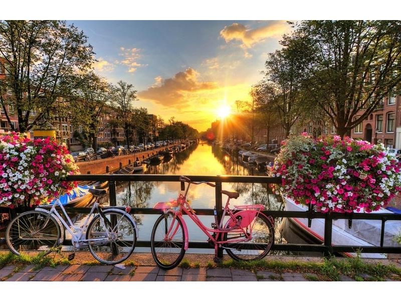 Amsterdam kanal in kolesa