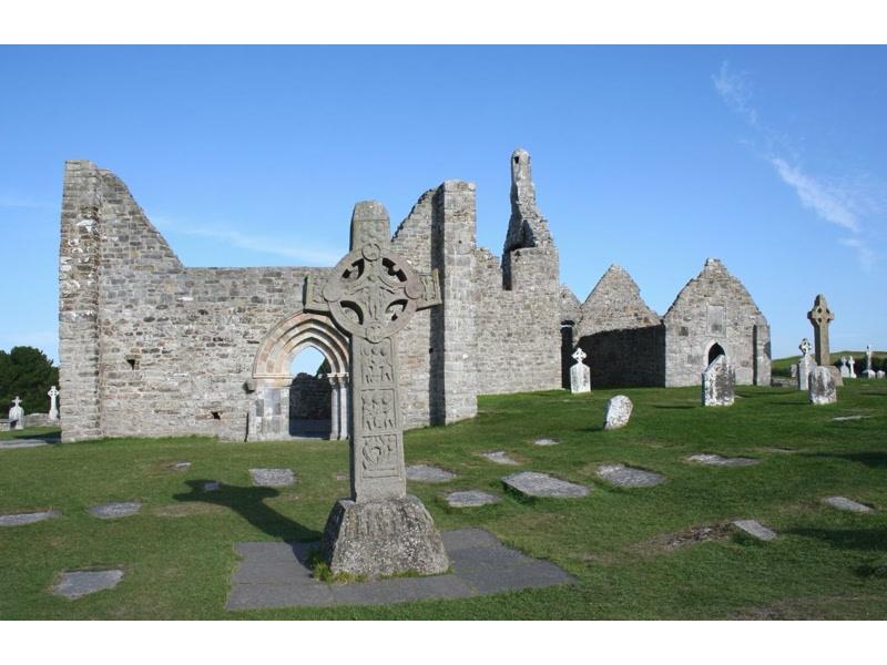 Samostan Clonmacnoise je romarski in zgodovinski cilj