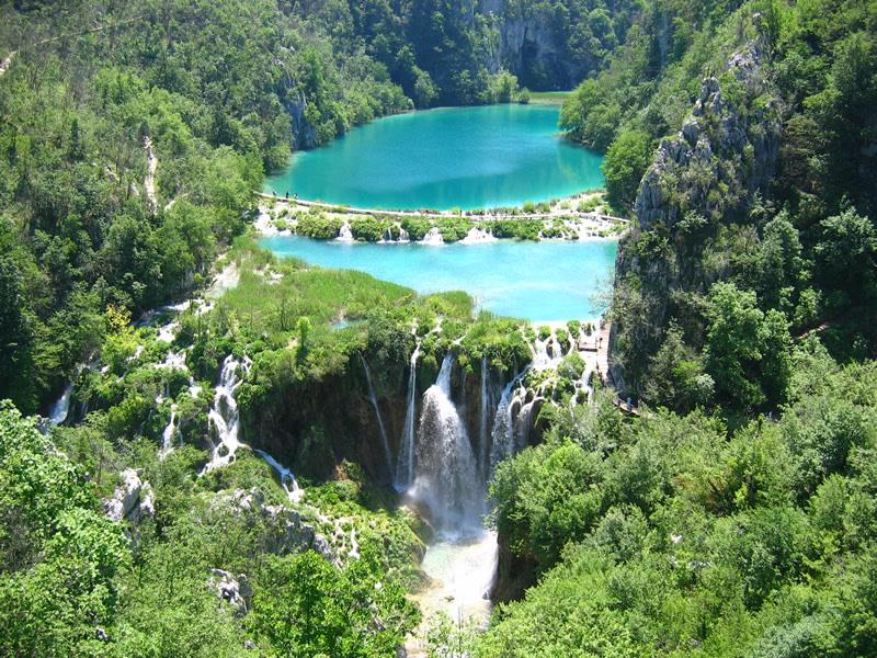 Jezero in veiki slap