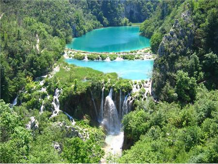 Jezero in veiki slap