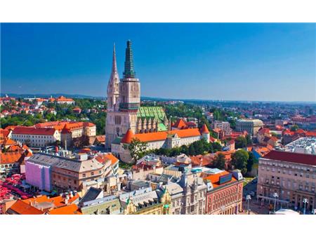 Panorama Zagreba s katedralo