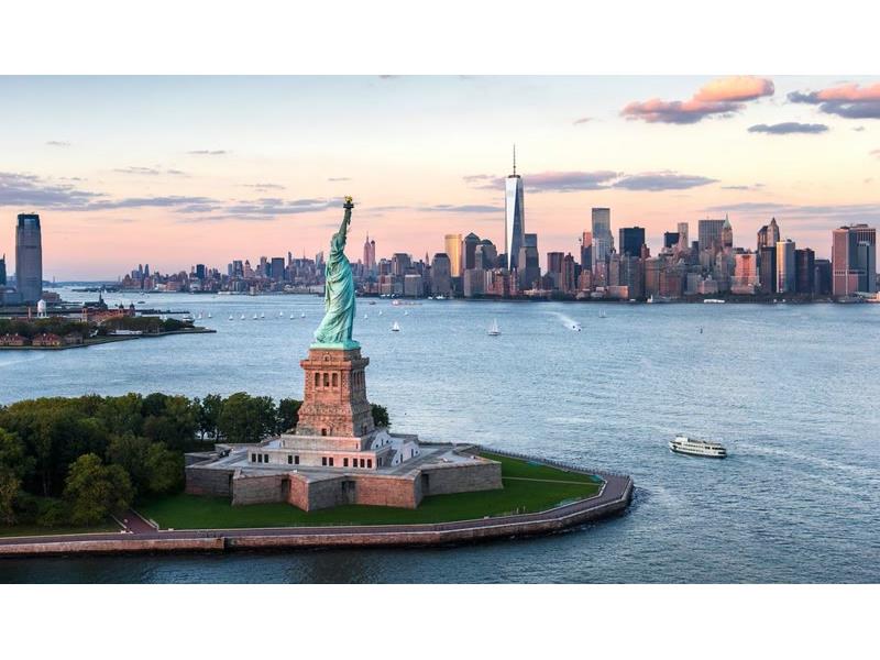 ZDA Kip Svobode in New York v ozadju