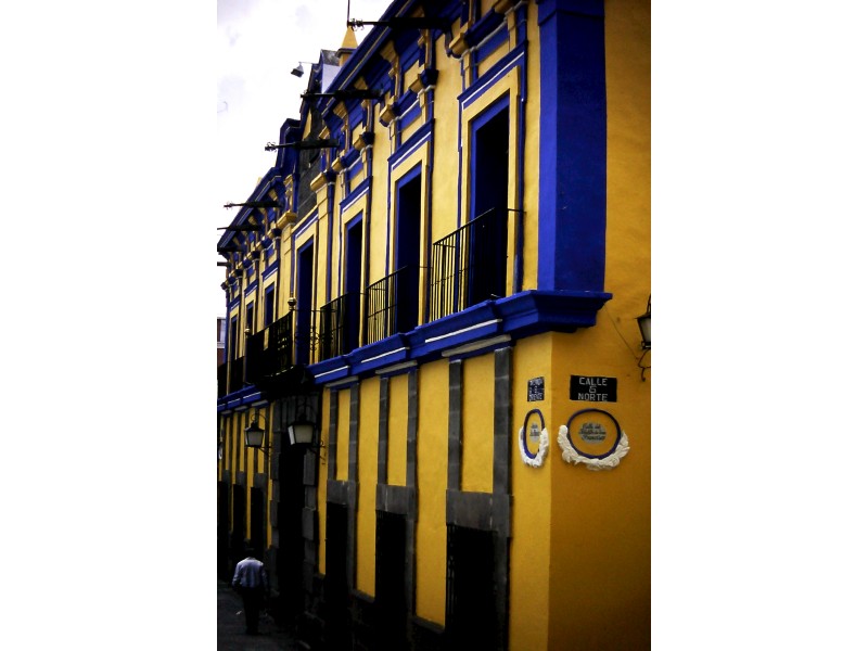 značilne pisane zgradbe