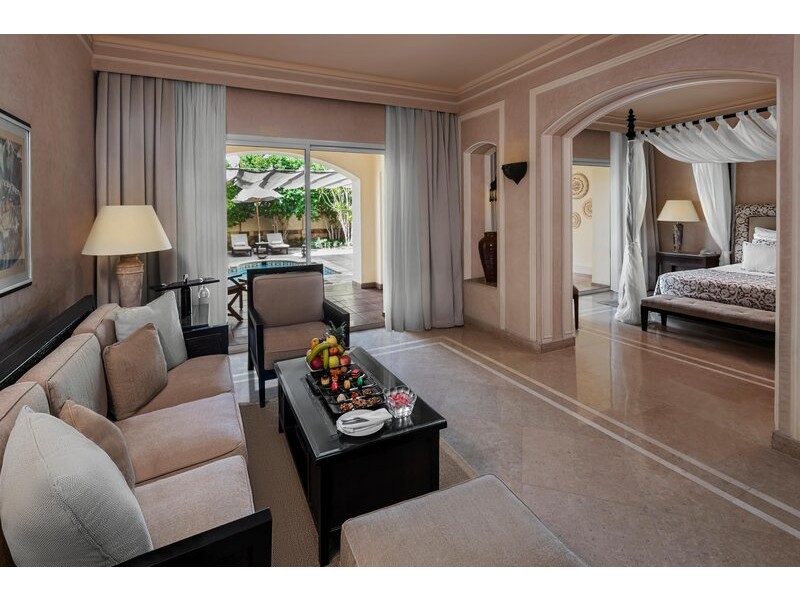 Dnevna soba v hotelski sobi