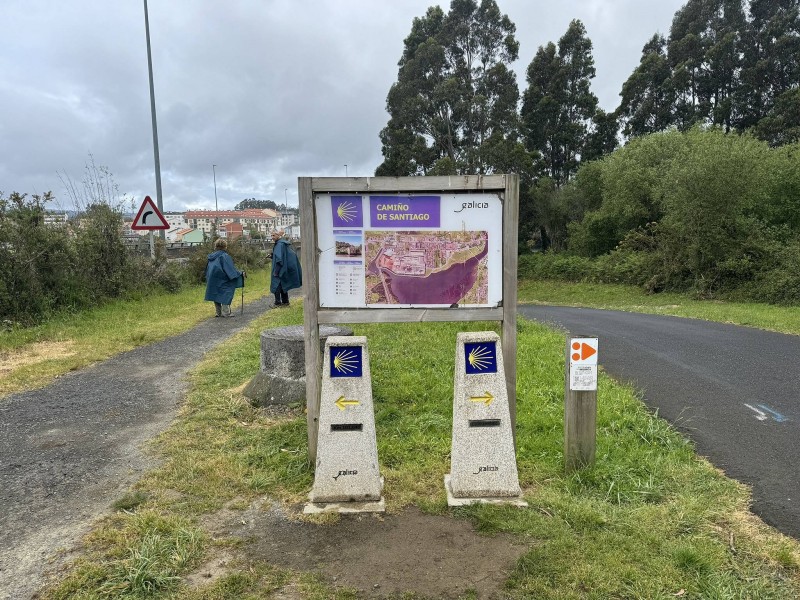 desno ali levo je vseeno, samo ena je pol ure daljša.