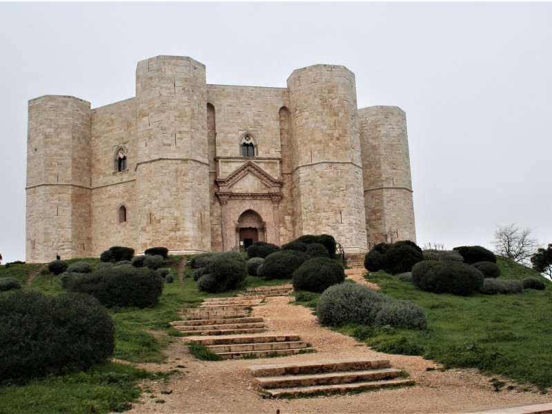 Castel del Monte popolne geometrijske oblike