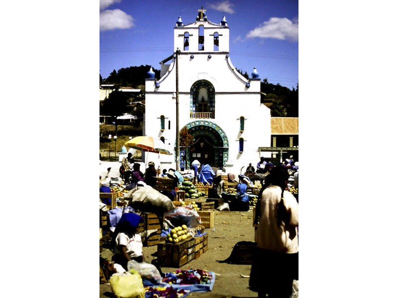 tržnica pred cerkvijo
