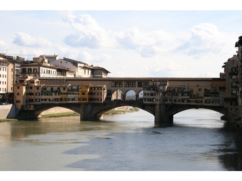 Most na reki Arno