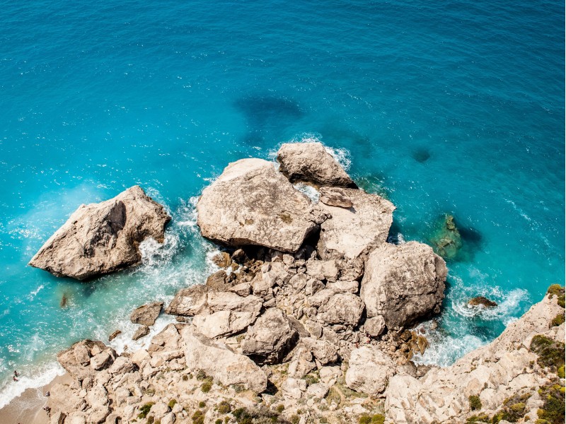 Lefkas ima kamnite plaže