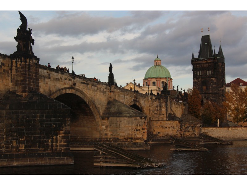 Znameniti most v Pragi Potovanje Praga 
