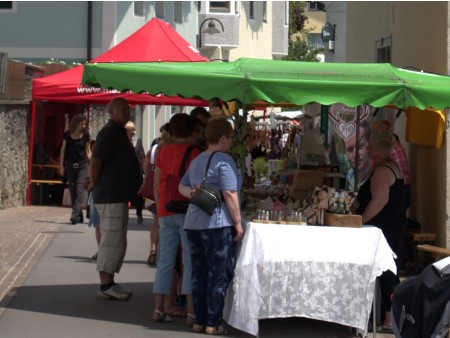 Glavna ulica namesto prometa gosti stojnice