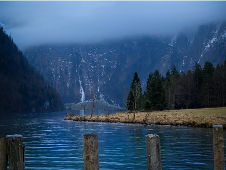 Kraljevo jezero v jutranji meglici