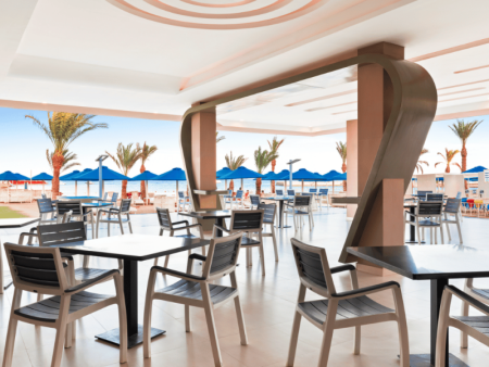 Bar ob bazenu