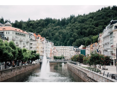 eno najbolj znanih čeških zdraviliških mest Karlovy Vary