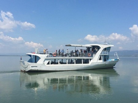 Turistična ladjica na Donavi