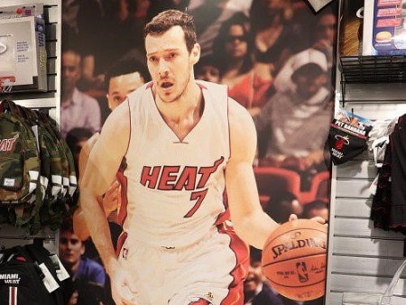 Goranov plakat v trgovini ekipe Miami Heat
