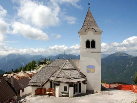 pogled na romarsko cerkev