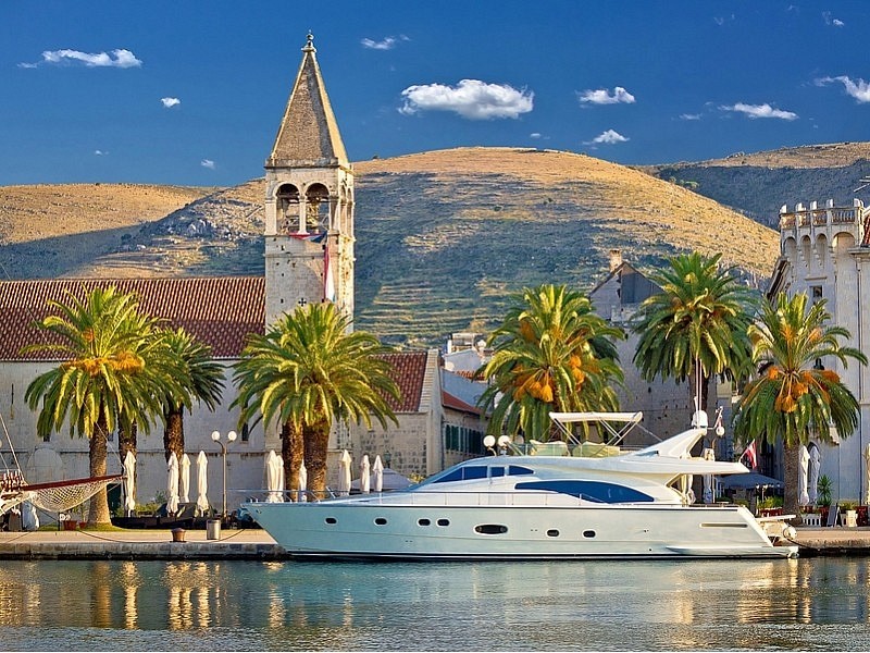 Trogir ima krasne spomenika in morje