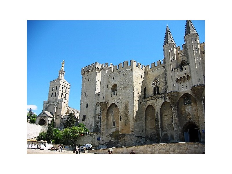 Papeška palača v Avignonu