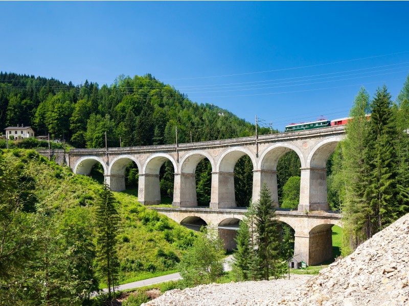 Veličastni viadukt v Semmeringu služi še danes