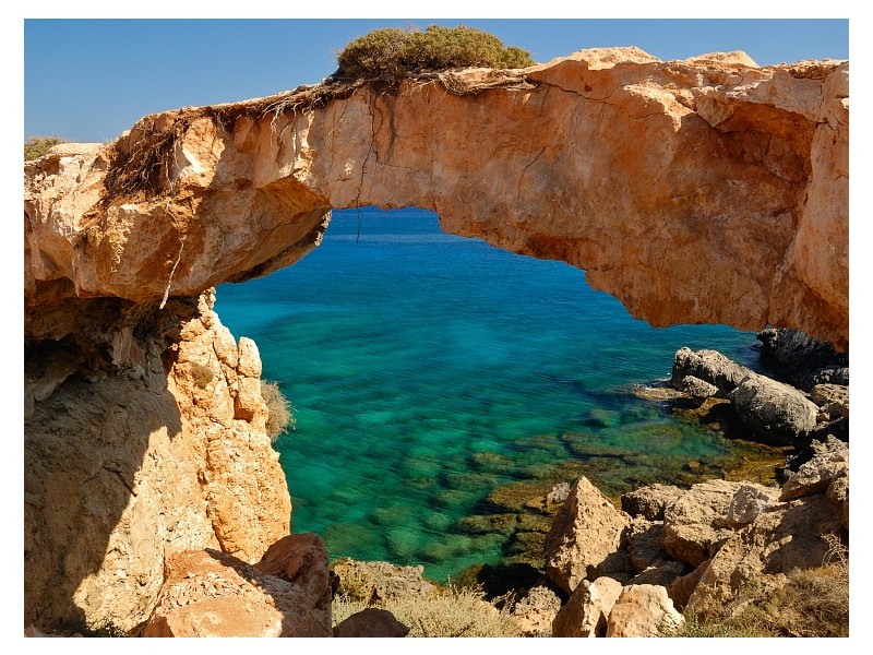 Tretji največji otok v Sredozemskem morju