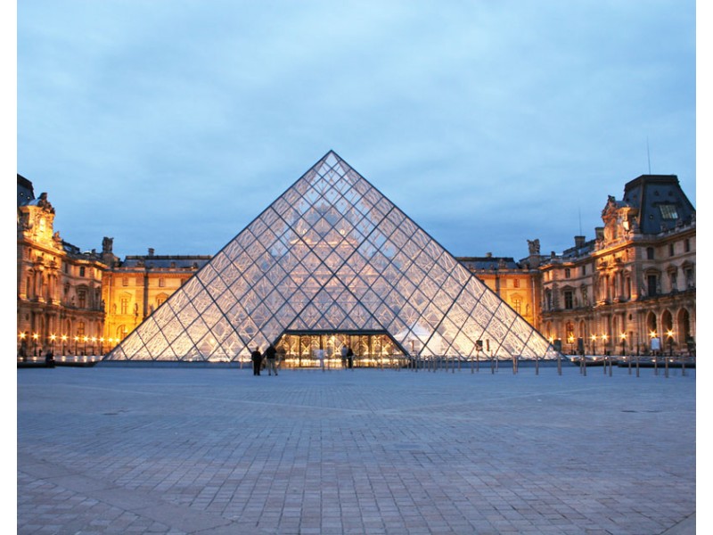 Vhod v muzej Louvre Pariz
