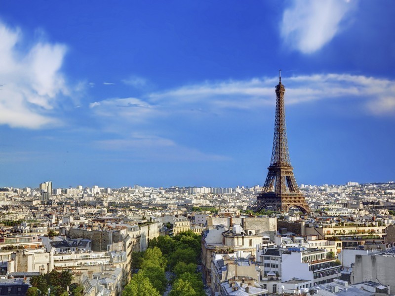 Panorama pariza s stolpom