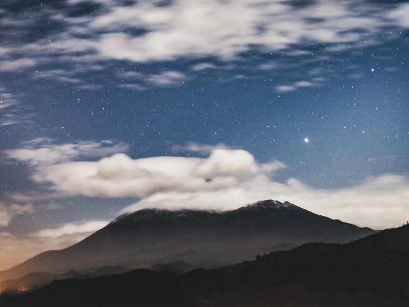 Vulkan Teide v oblaku